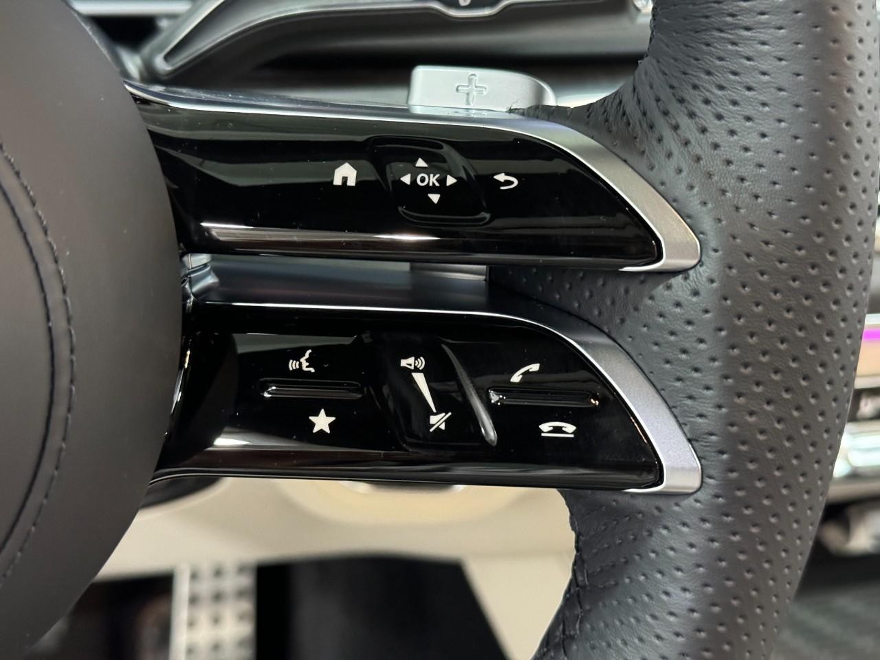 Mercedes-Benz GLS Vehicle Full-screen Gallery Image 35