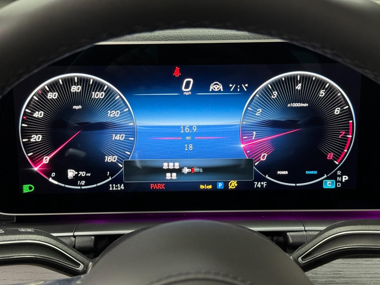 Mercedes-Benz GLS Vehicle Full-screen Gallery Image 36