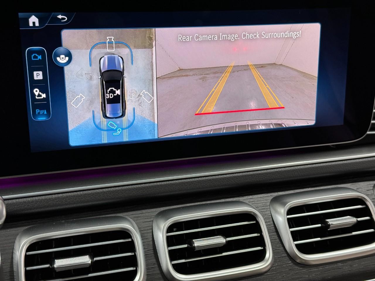 Mercedes-Benz GLS Vehicle Full-screen Gallery Image 38