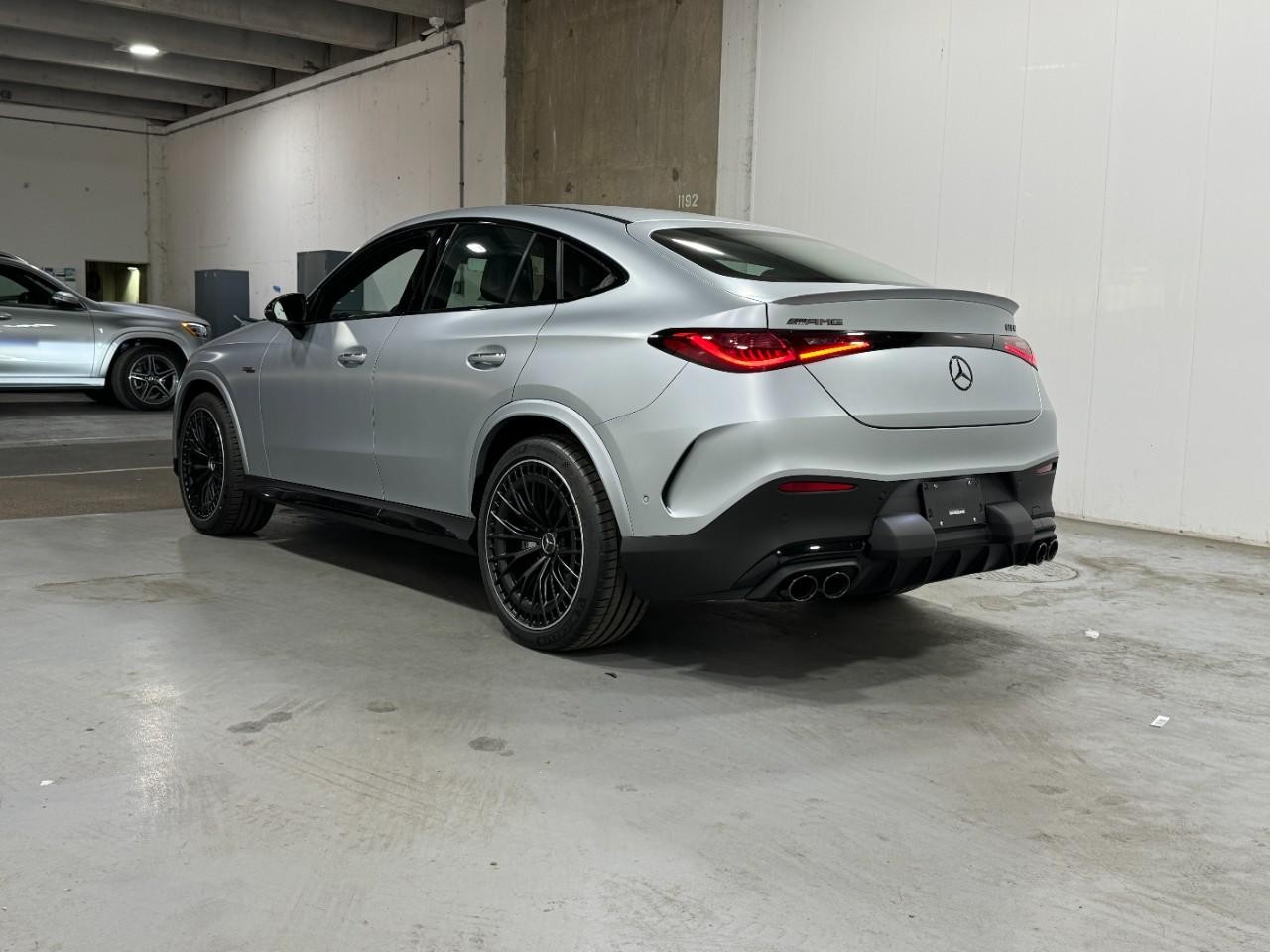 Mercedes-Benz GLC Vehicle Full-screen Gallery Image 3