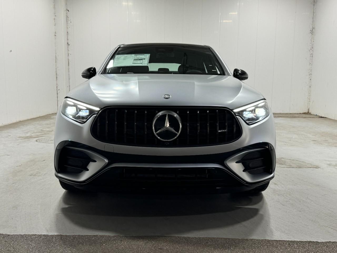 Mercedes-Benz GLC Vehicle Full-screen Gallery Image 7