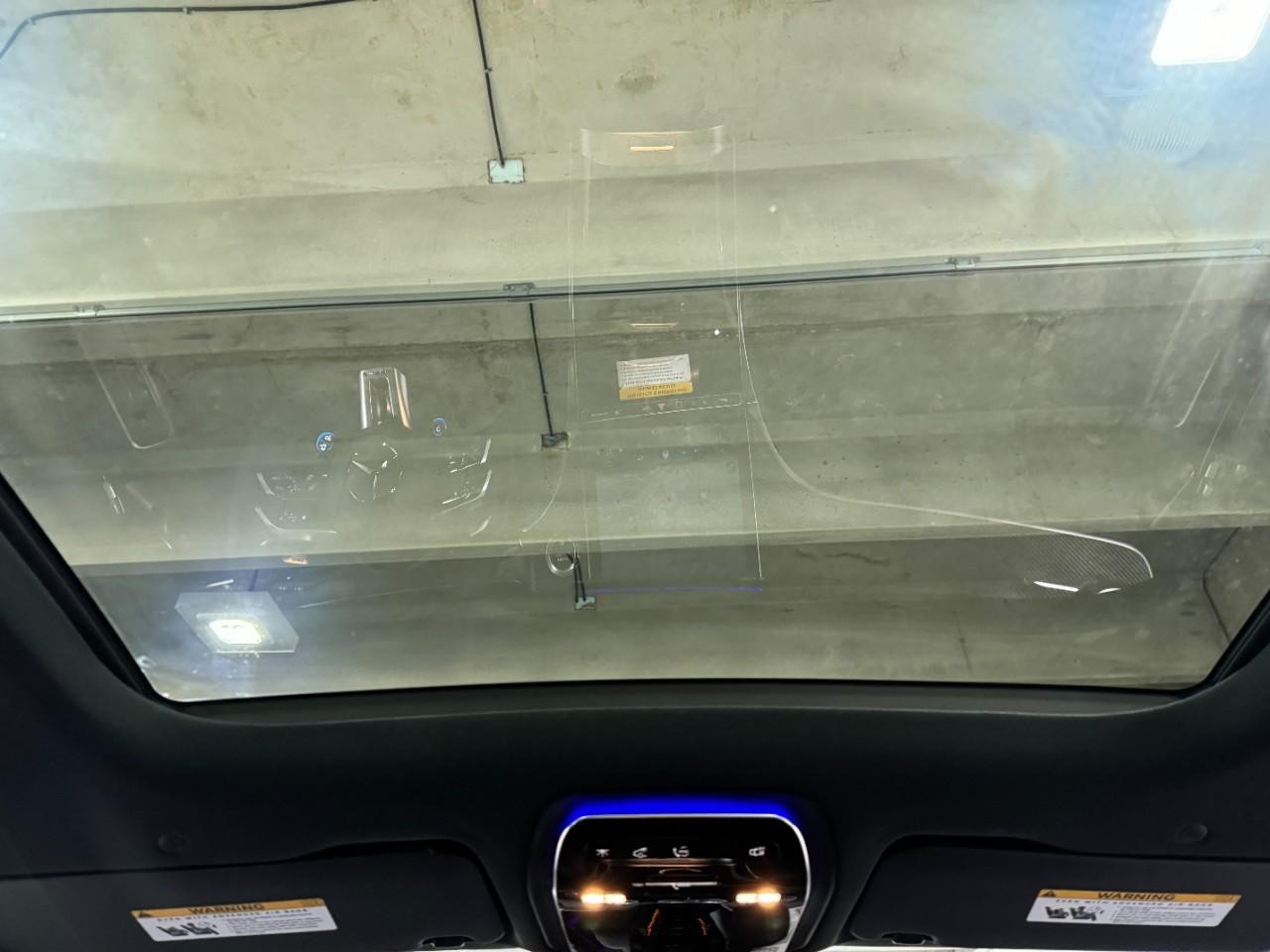 Mercedes-Benz GLC Vehicle Full-screen Gallery Image 11