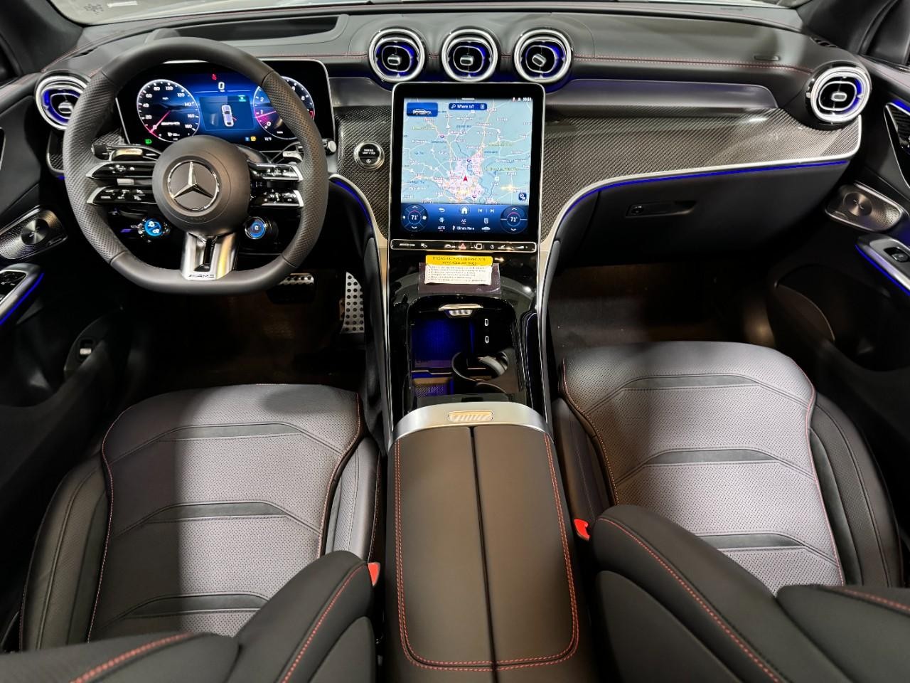 Mercedes-Benz GLC Vehicle Full-screen Gallery Image 12