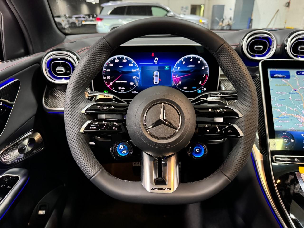 Mercedes-Benz GLC Vehicle Full-screen Gallery Image 13