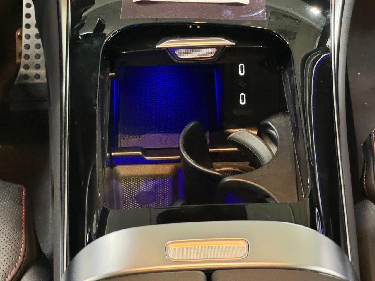 Mercedes-Benz GLC Vehicle Full-screen Gallery Image 15