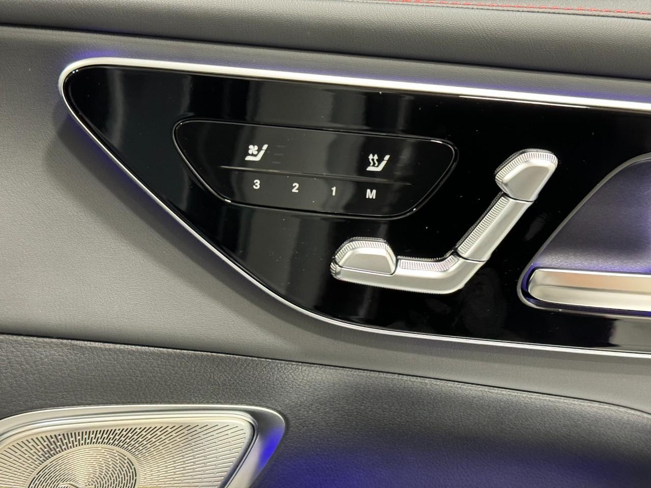 Mercedes-Benz GLC Vehicle Full-screen Gallery Image 20