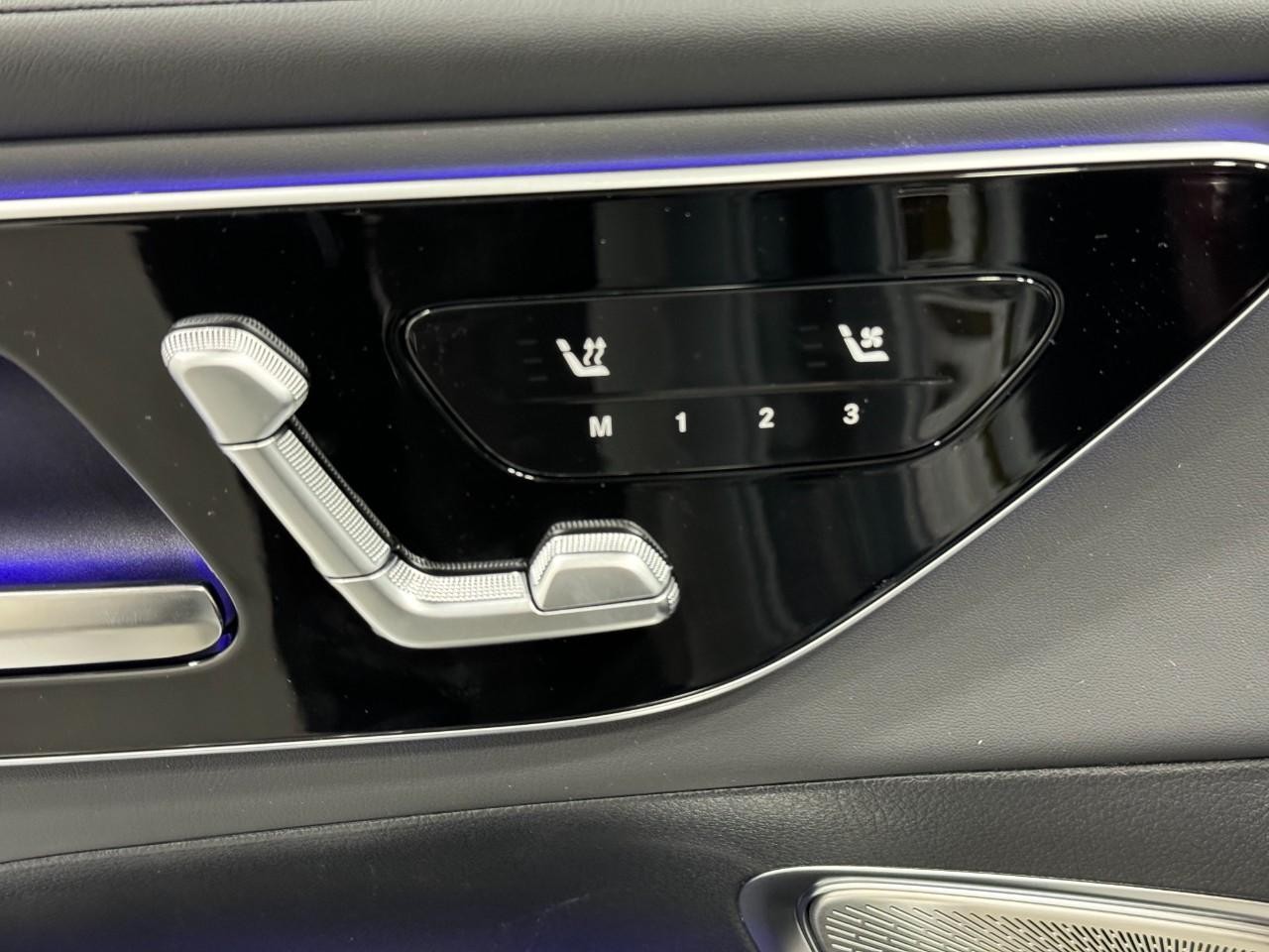 Mercedes-Benz GLC Vehicle Full-screen Gallery Image 23