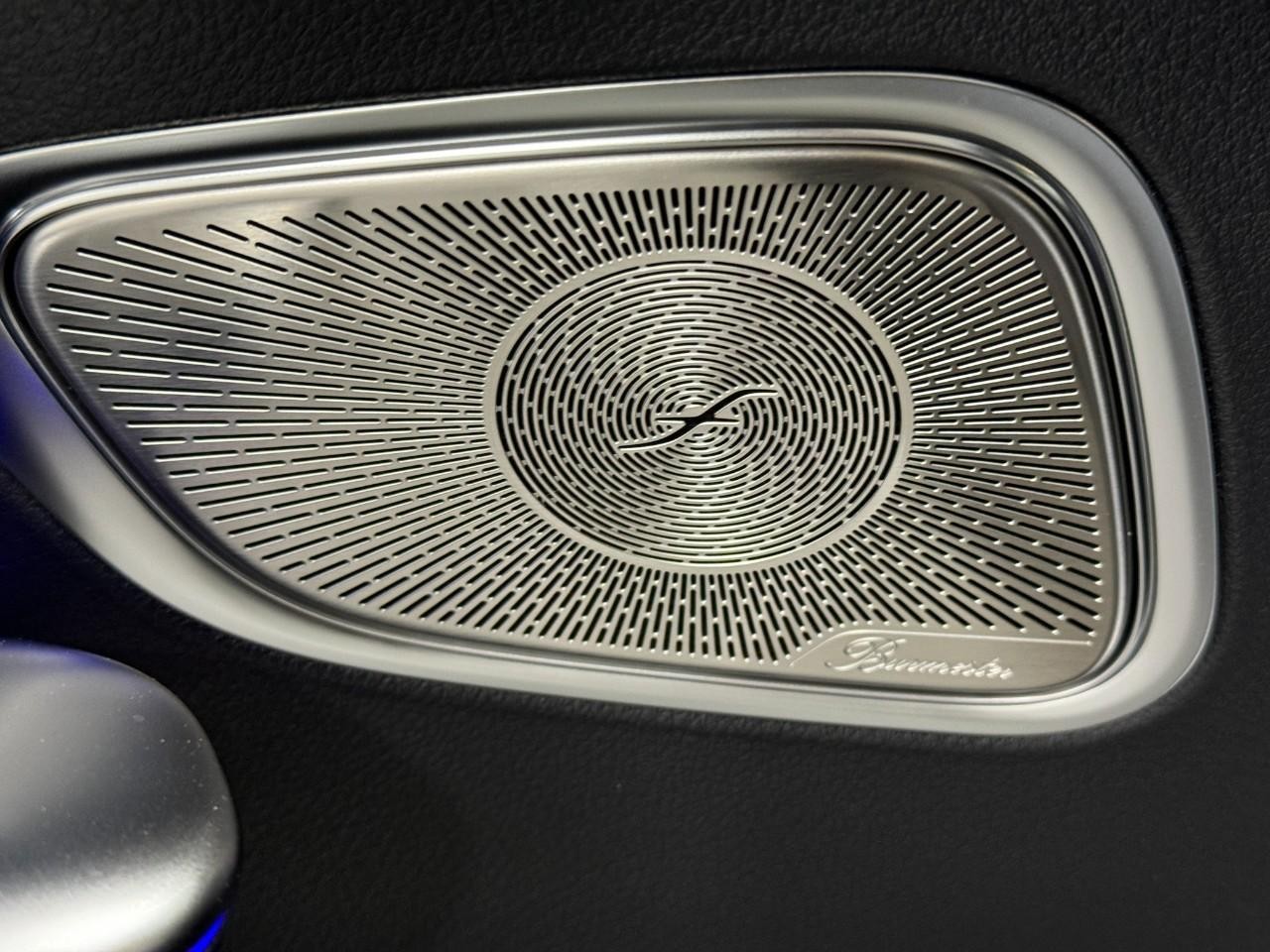 Mercedes-Benz GLC Vehicle Full-screen Gallery Image 26