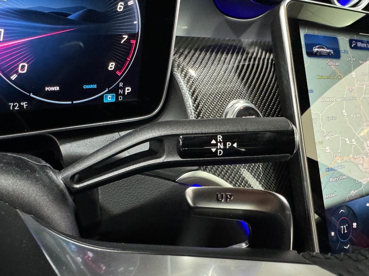 Mercedes-Benz GLC Vehicle Full-screen Gallery Image 35