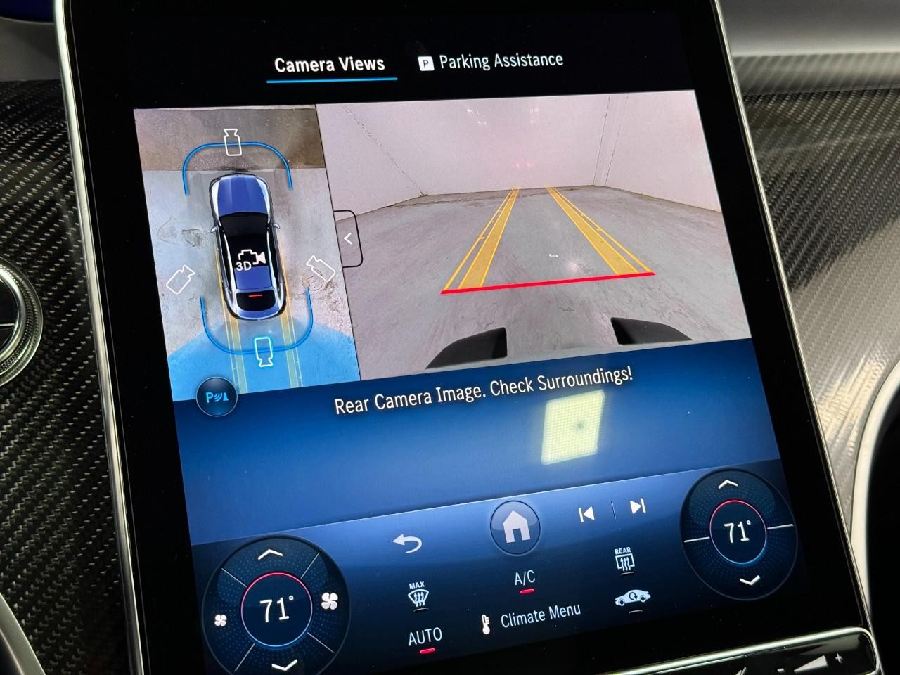 Mercedes-Benz GLC Vehicle Full-screen Gallery Image 36