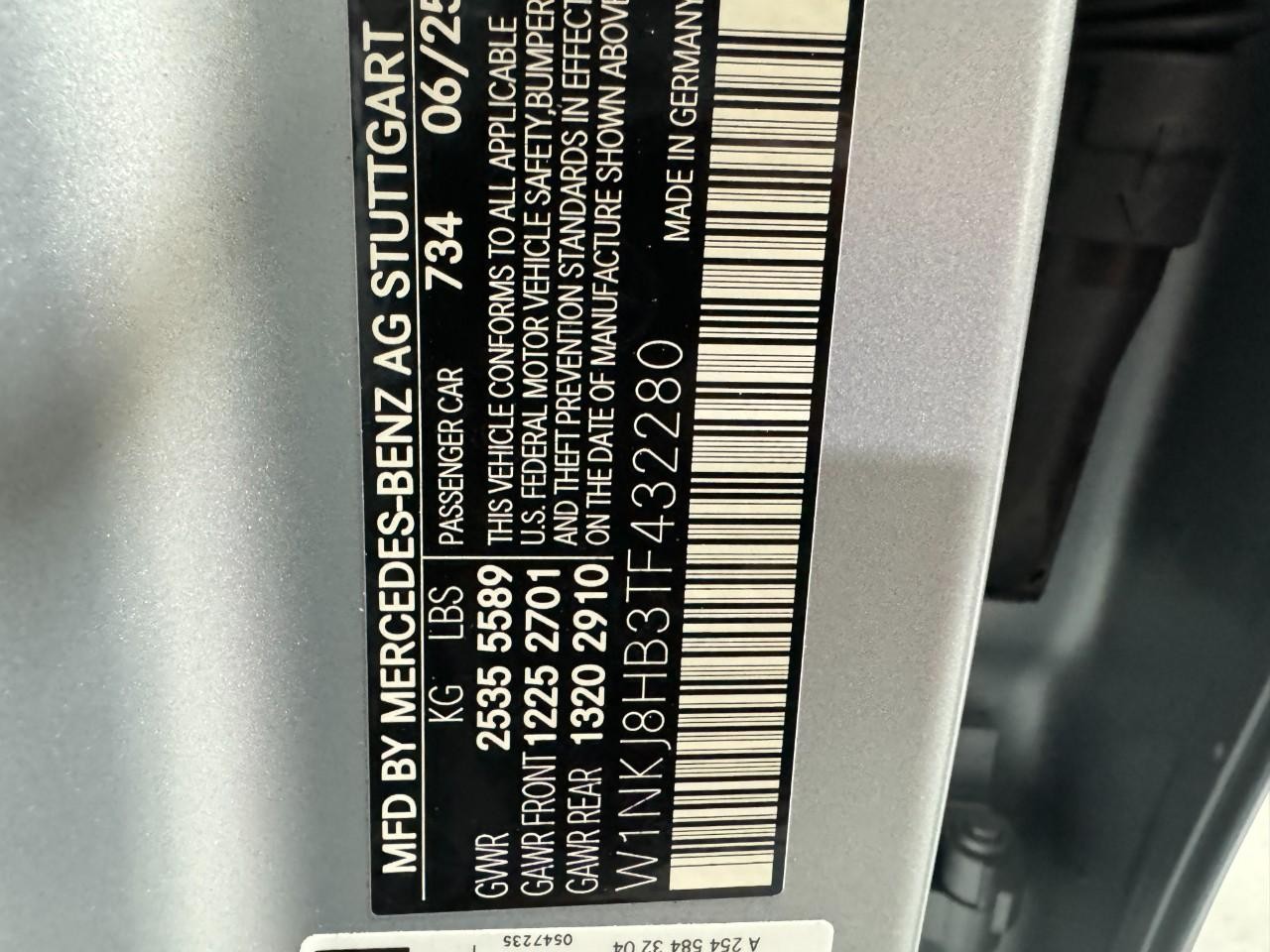 Mercedes-Benz GLC Vehicle Full-screen Gallery Image 37