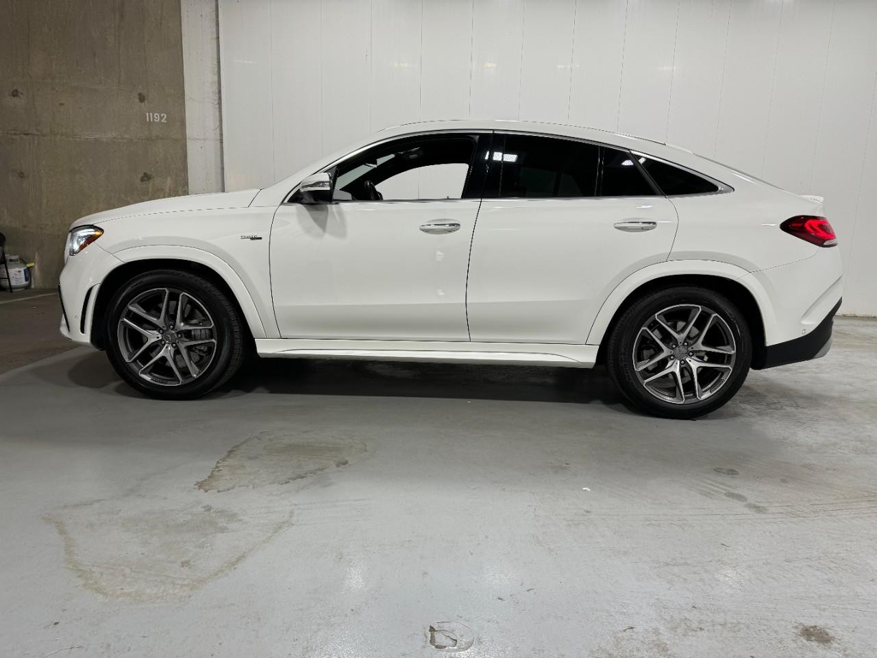 Mercedes-Benz GLE Vehicle Full-screen Gallery Image 2