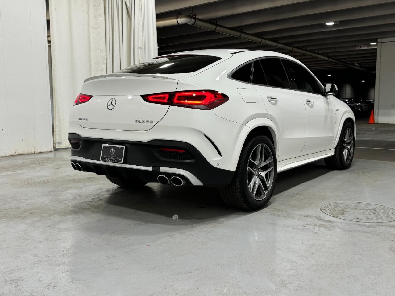 Mercedes-Benz GLE Vehicle Full-screen Gallery Image 4