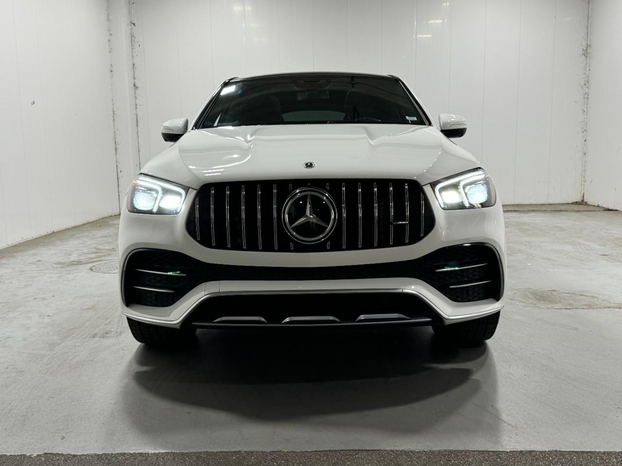 Mercedes-Benz GLE Vehicle Full-screen Gallery Image 7