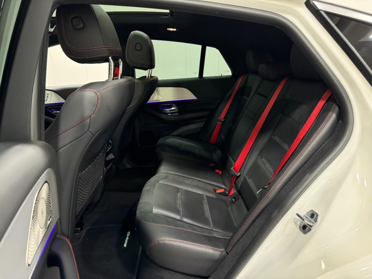 Mercedes-Benz GLE Vehicle Full-screen Gallery Image 8