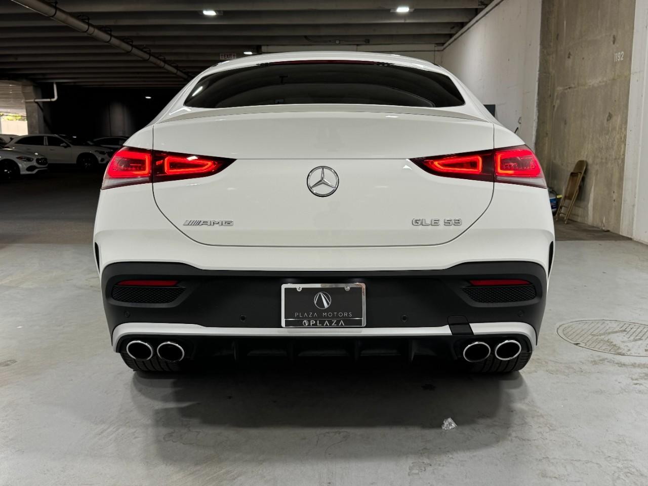 Mercedes-Benz GLE Vehicle Full-screen Gallery Image 9