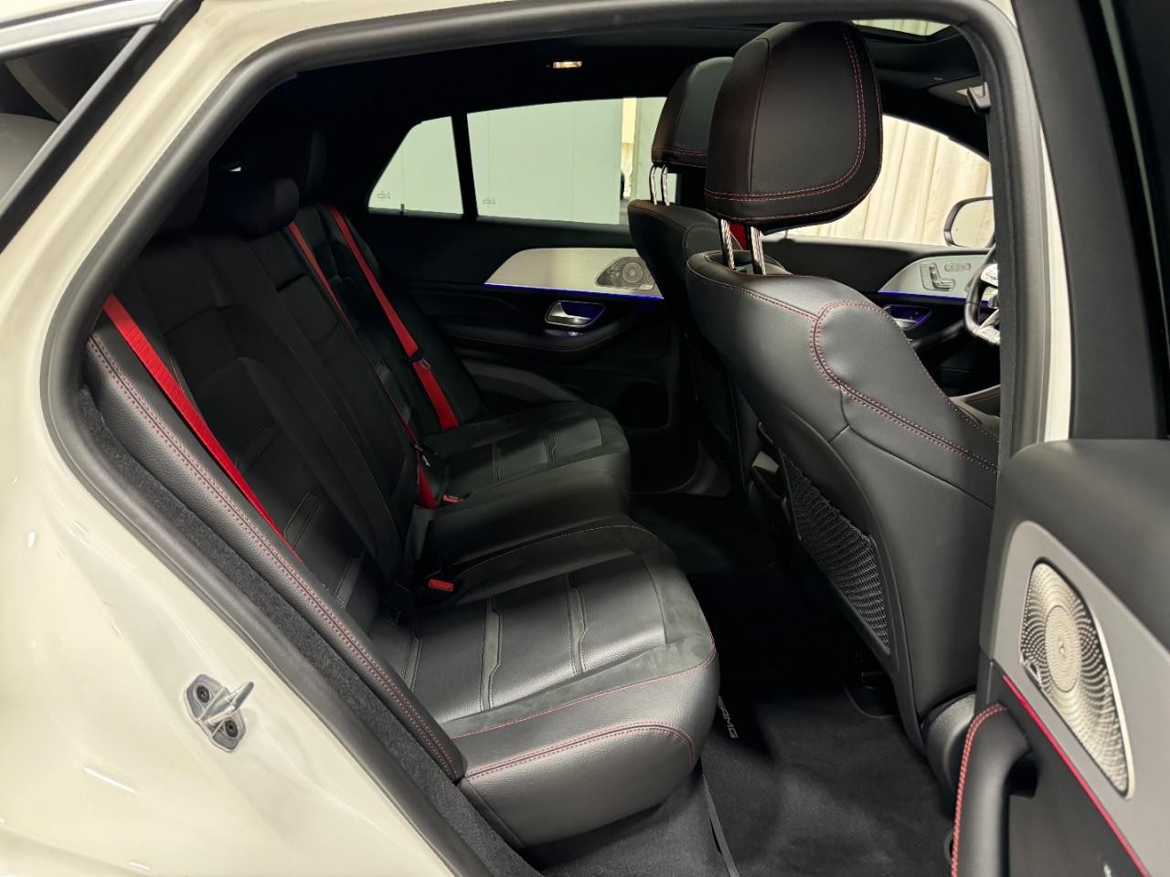 Mercedes-Benz GLE Vehicle Full-screen Gallery Image 10