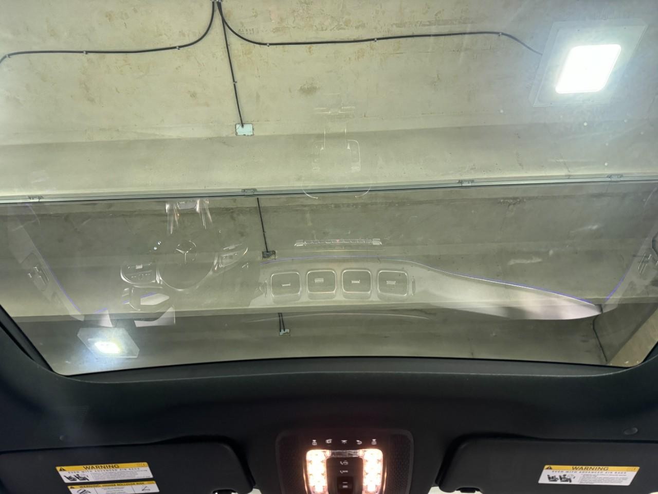 Mercedes-Benz GLE Vehicle Full-screen Gallery Image 11