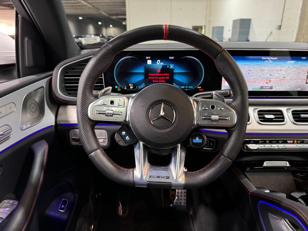 Mercedes-Benz GLE Vehicle Full-screen Gallery Image 13