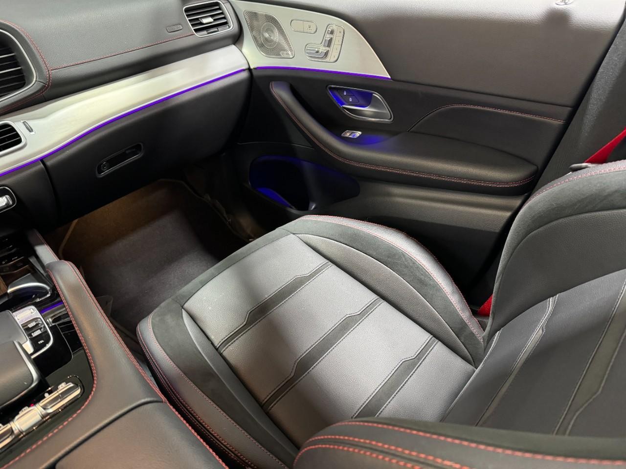 Mercedes-Benz GLE Vehicle Full-screen Gallery Image 17