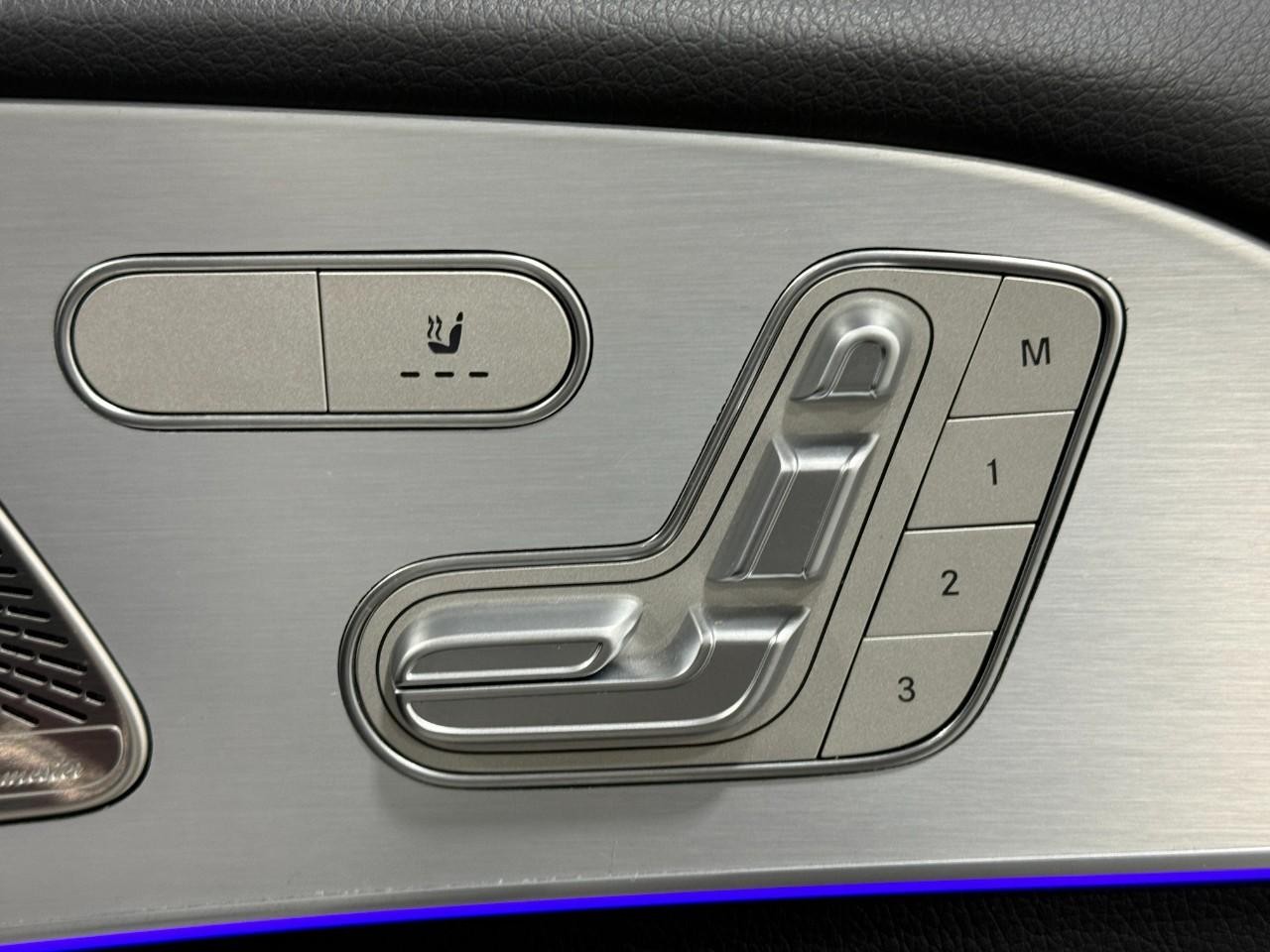 Mercedes-Benz GLE Vehicle Full-screen Gallery Image 21