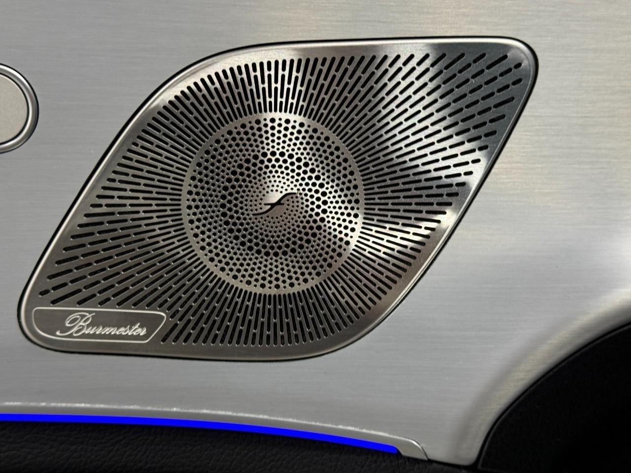 Mercedes-Benz GLE Vehicle Full-screen Gallery Image 24