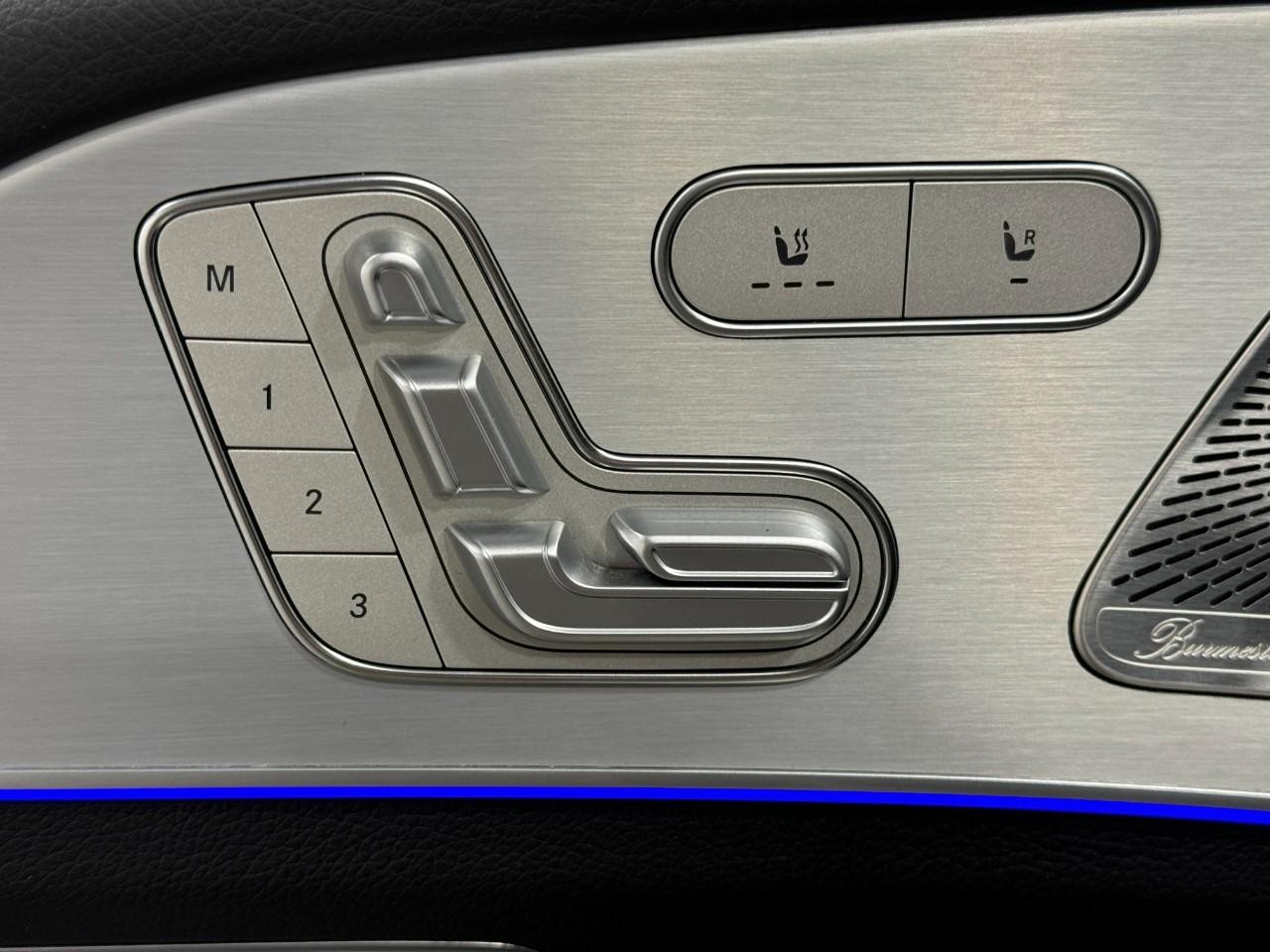 Mercedes-Benz GLE Vehicle Full-screen Gallery Image 25