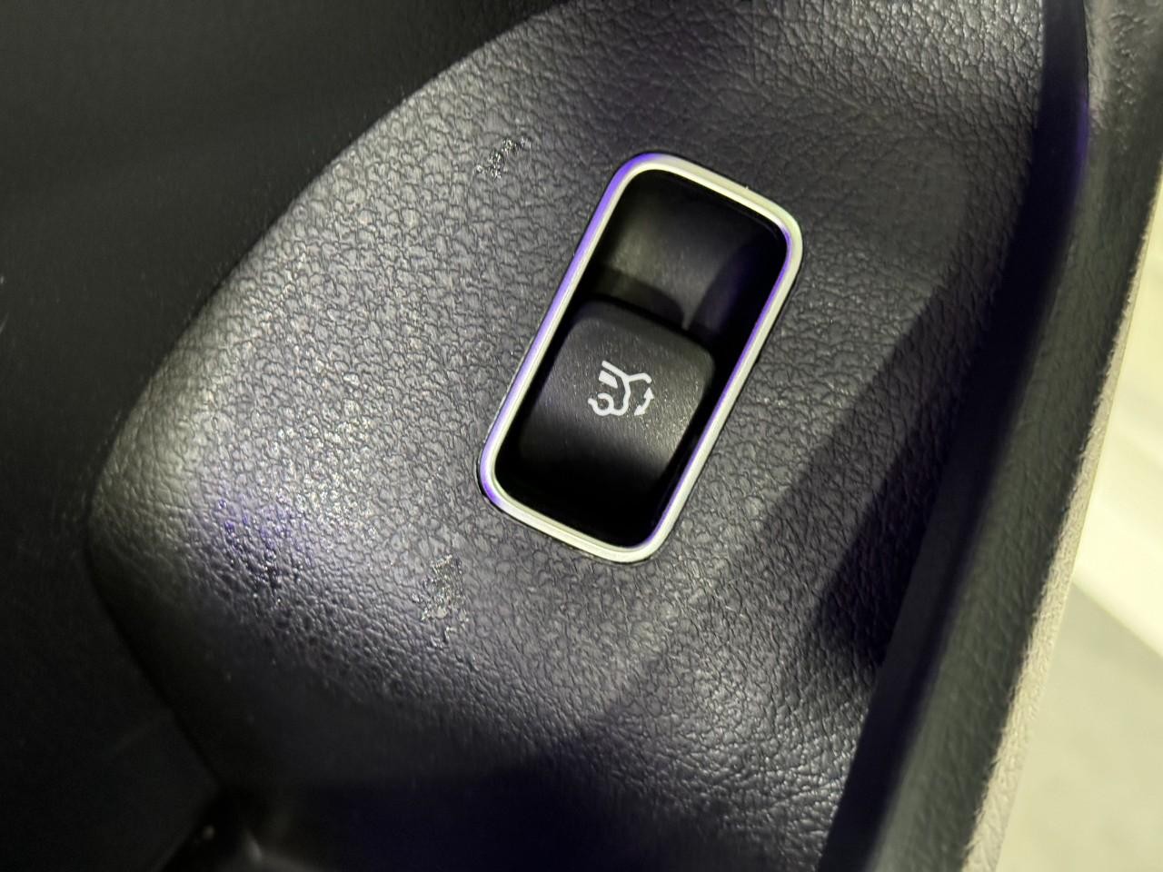 Mercedes-Benz GLE Vehicle Full-screen Gallery Image 28