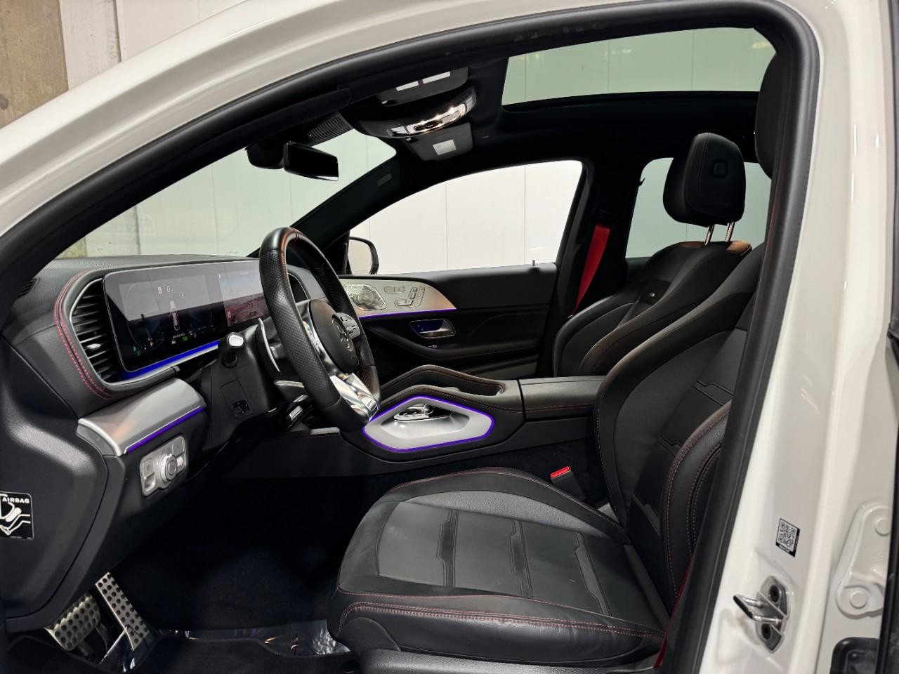 Mercedes-Benz GLE Vehicle Full-screen Gallery Image 29