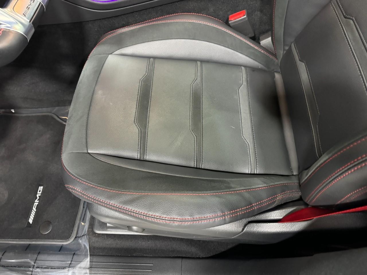 Mercedes-Benz GLE Vehicle Full-screen Gallery Image 30