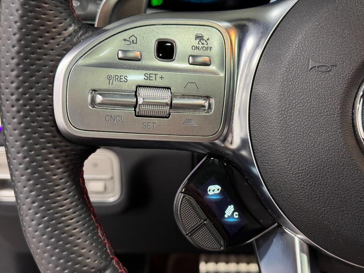 Mercedes-Benz GLE Vehicle Full-screen Gallery Image 33