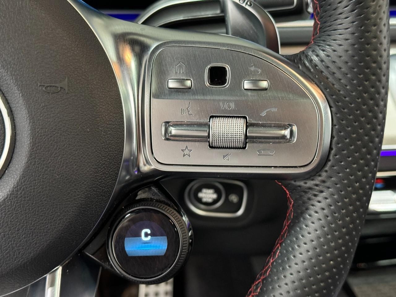 Mercedes-Benz GLE Vehicle Full-screen Gallery Image 34