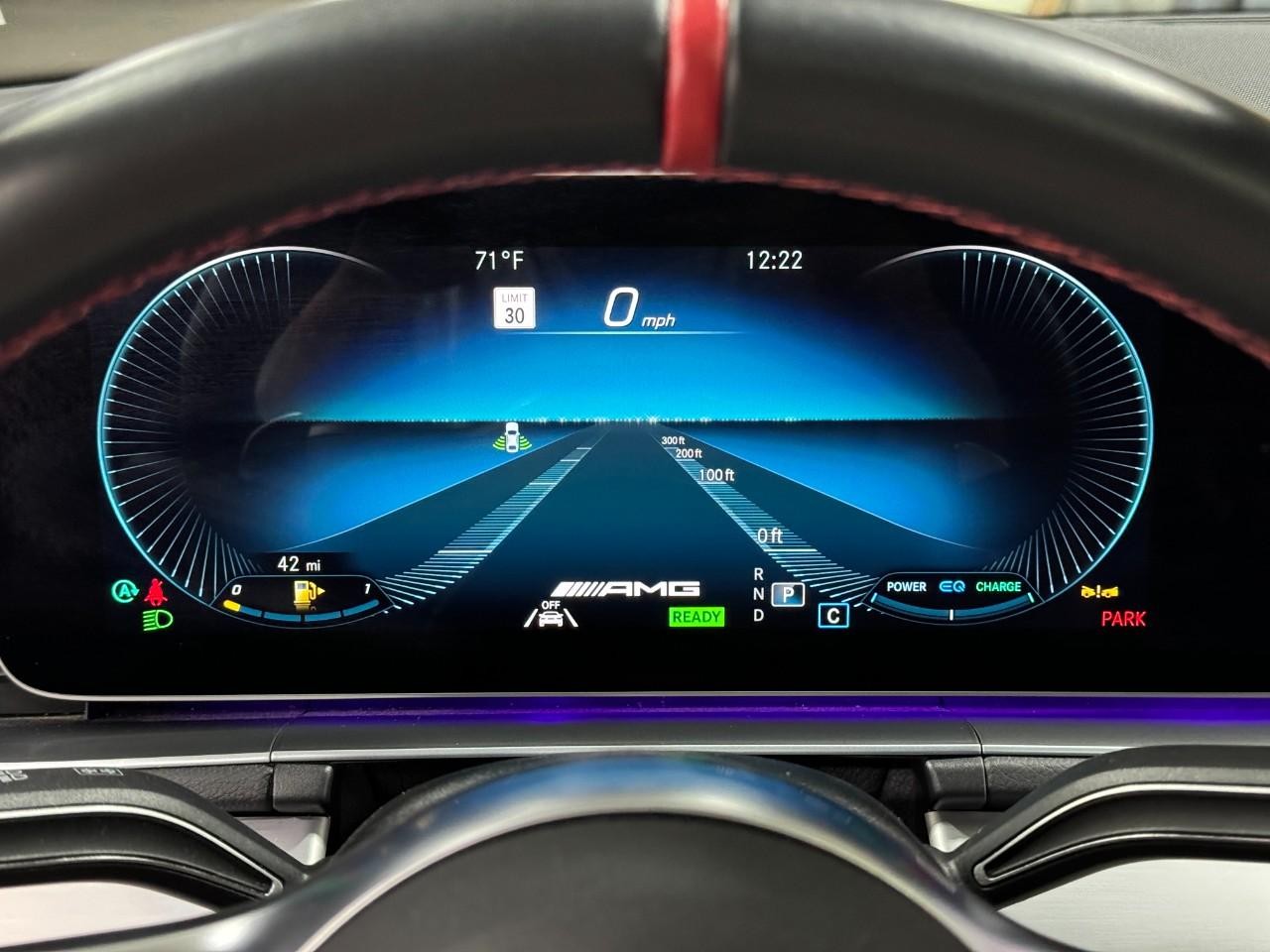 Mercedes-Benz GLE Vehicle Full-screen Gallery Image 35