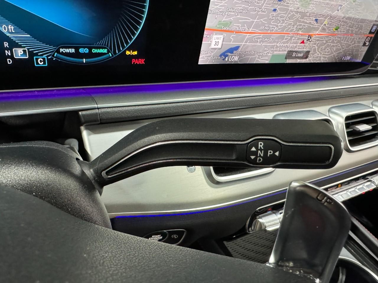 Mercedes-Benz GLE Vehicle Full-screen Gallery Image 36