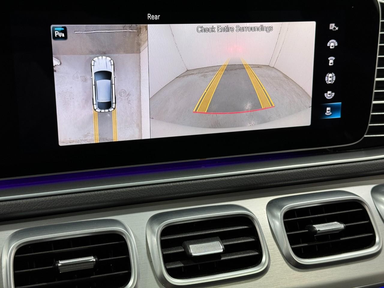 Mercedes-Benz GLE Vehicle Full-screen Gallery Image 37