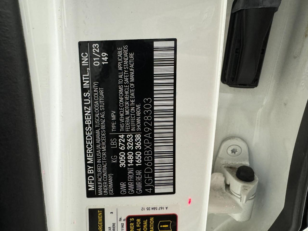 Mercedes-Benz GLE Vehicle Full-screen Gallery Image 38