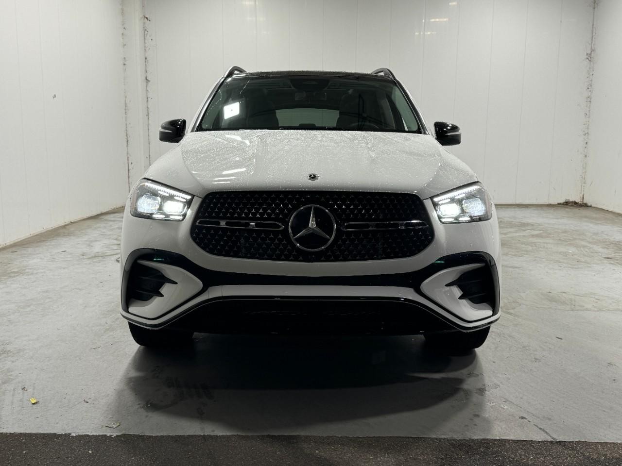Mercedes-Benz GLE Vehicle Full-screen Gallery Image 7