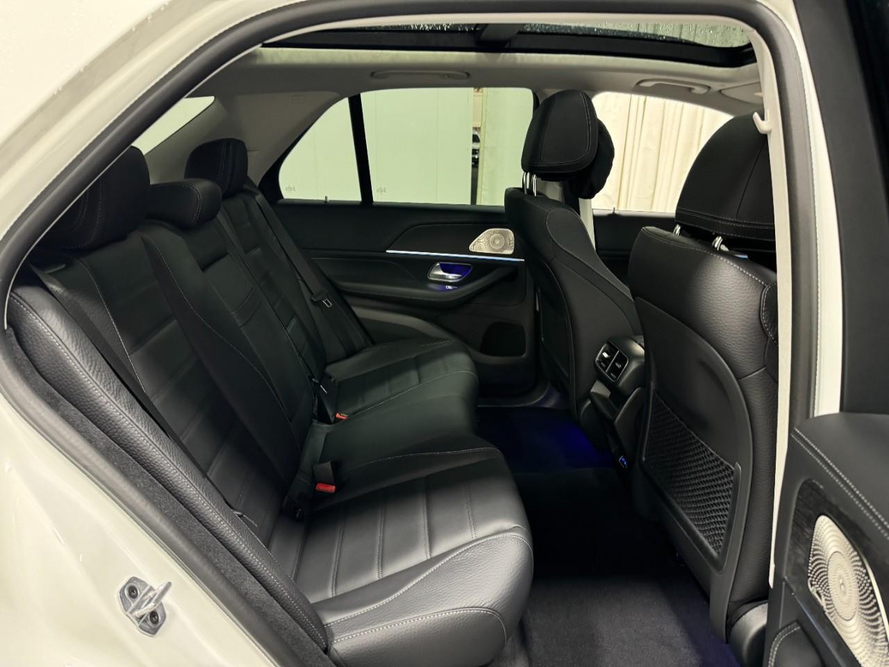 Mercedes-Benz GLE Vehicle Full-screen Gallery Image 10