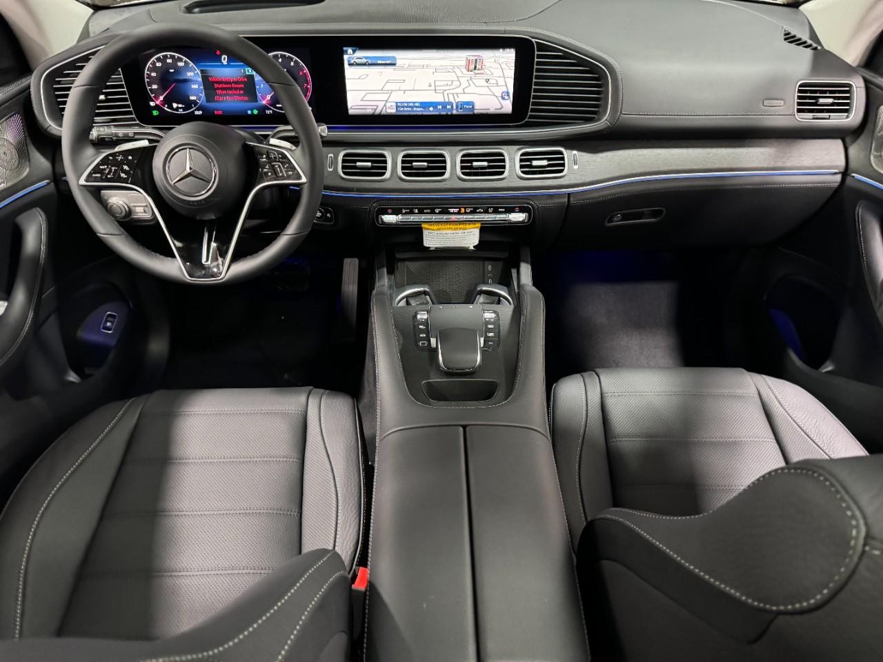 Mercedes-Benz GLE Vehicle Full-screen Gallery Image 12