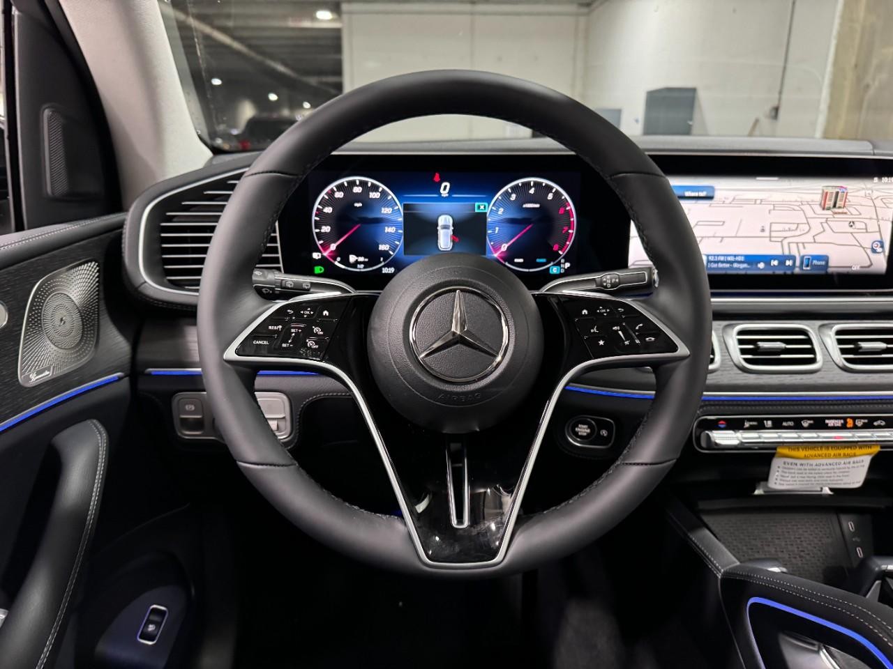 Mercedes-Benz GLE Vehicle Full-screen Gallery Image 13