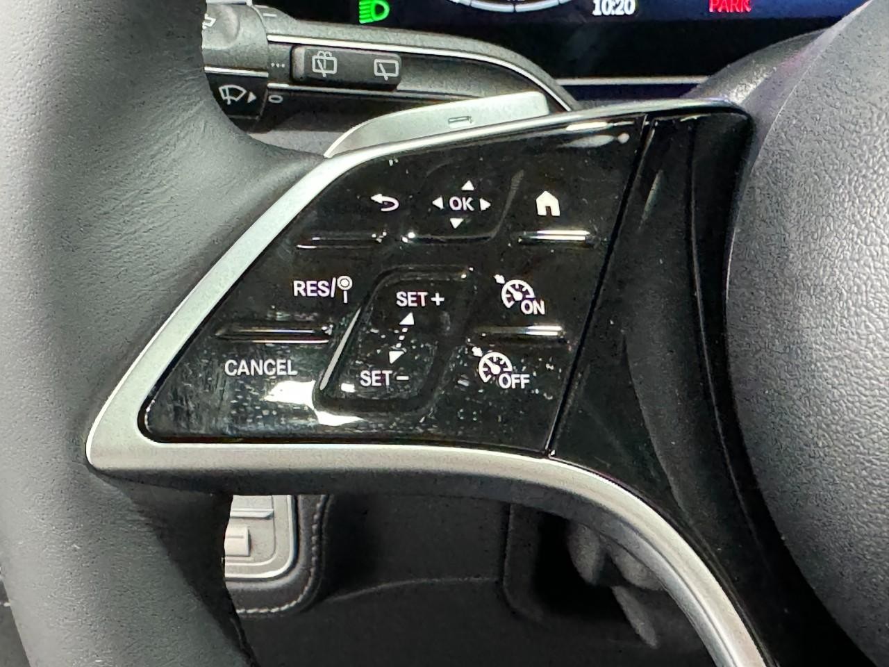 Mercedes-Benz GLE Vehicle Full-screen Gallery Image 31