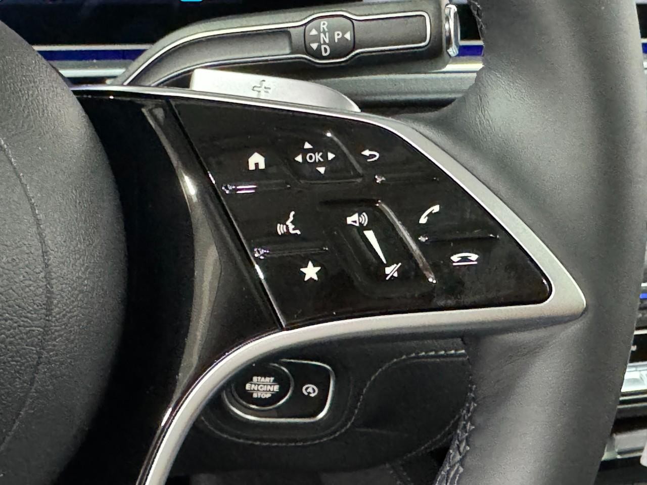 Mercedes-Benz GLE Vehicle Full-screen Gallery Image 32