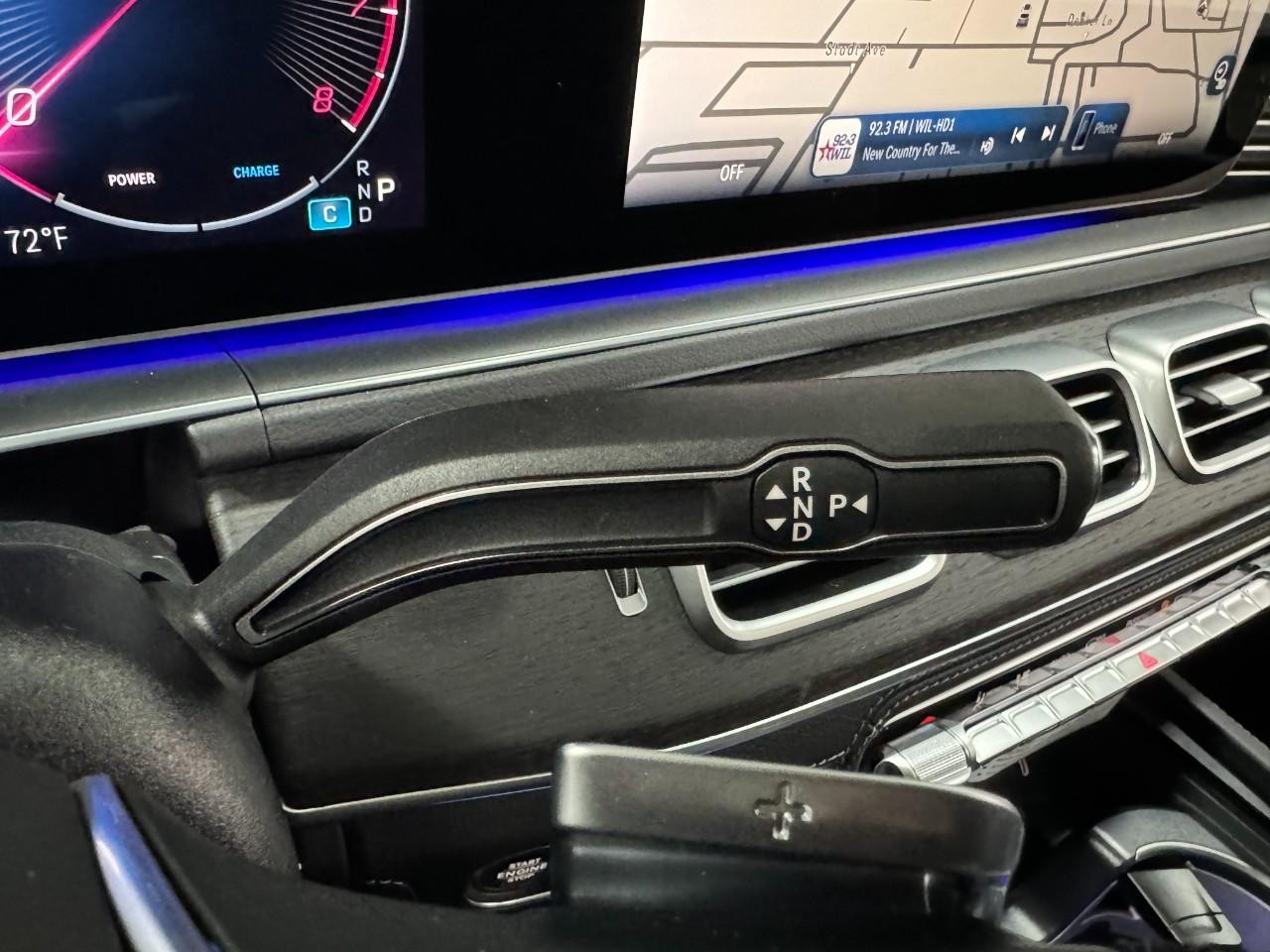 Mercedes-Benz GLE Vehicle Full-screen Gallery Image 34