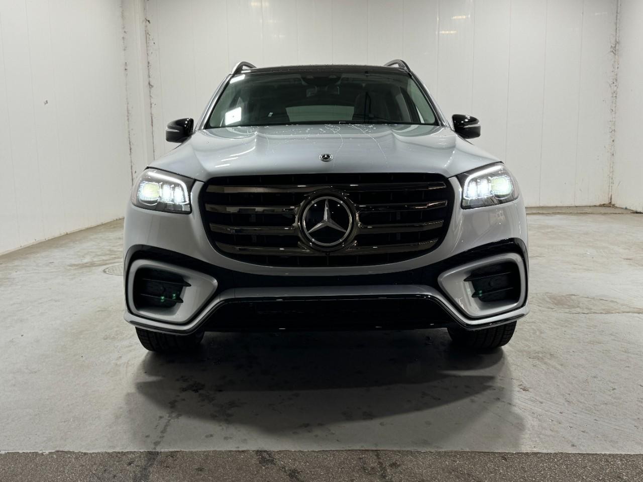 Mercedes-Benz GLS Vehicle Full-screen Gallery Image 7