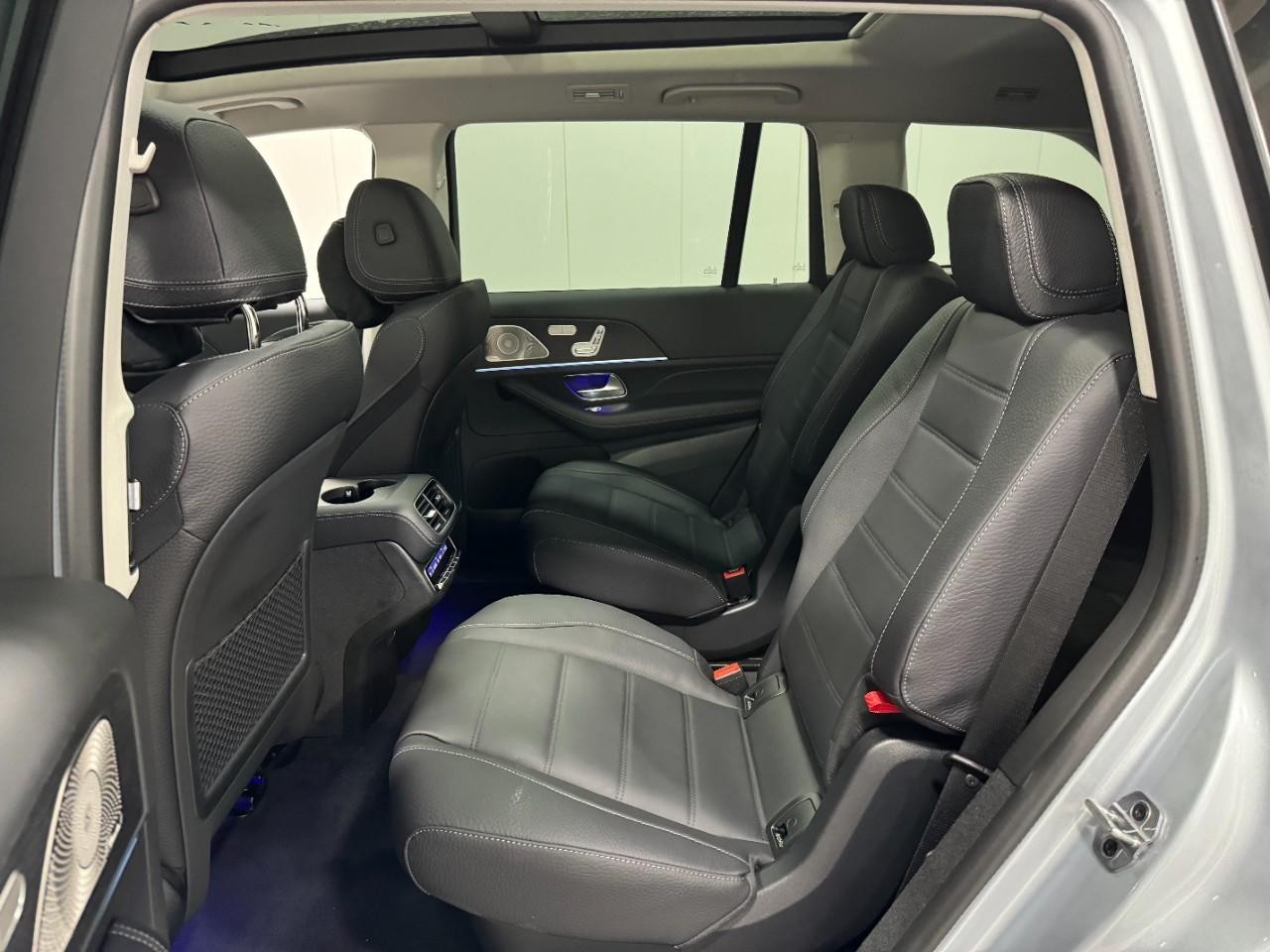 Mercedes-Benz GLS Vehicle Full-screen Gallery Image 9