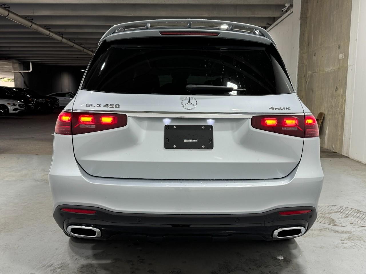 Mercedes-Benz GLS Vehicle Full-screen Gallery Image 10