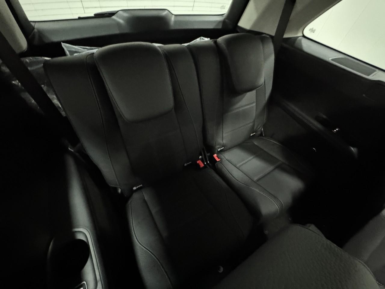 Mercedes-Benz GLS Vehicle Full-screen Gallery Image 11