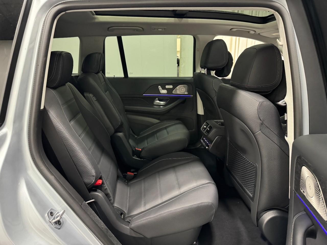 Mercedes-Benz GLS Vehicle Full-screen Gallery Image 12