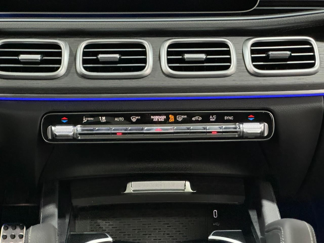 Mercedes-Benz GLS Vehicle Full-screen Gallery Image 18