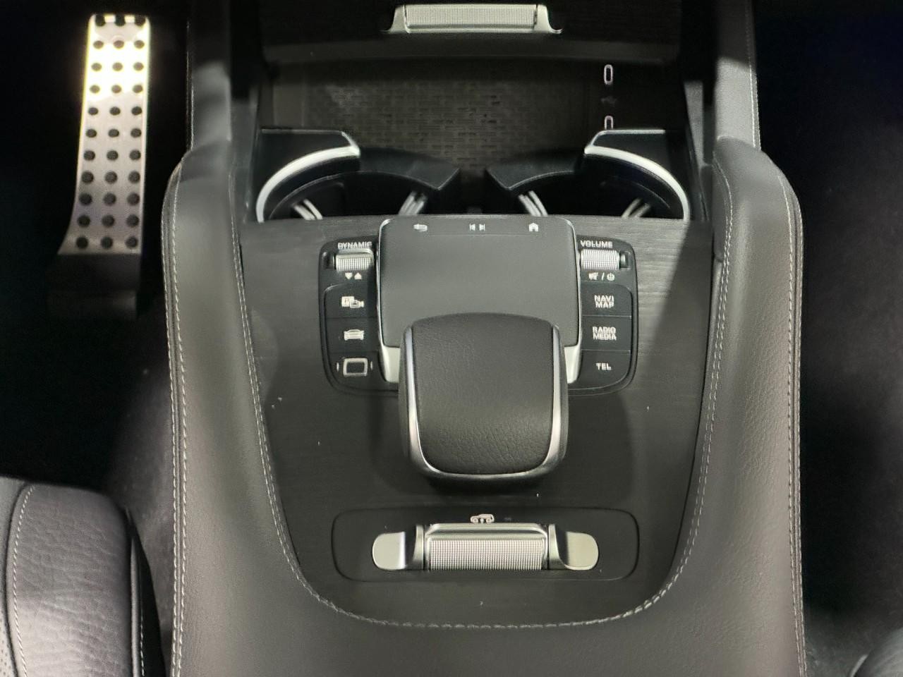 Mercedes-Benz GLS Vehicle Full-screen Gallery Image 19